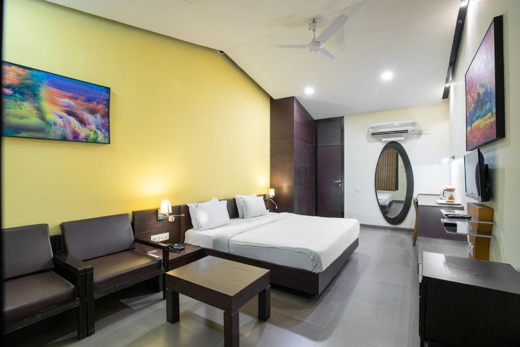 La Silver Leaf Nawāshahr Exterior photo